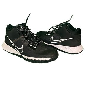 Kyrie Flytrap 4 Basketball Shoe Boys Size 5.5
